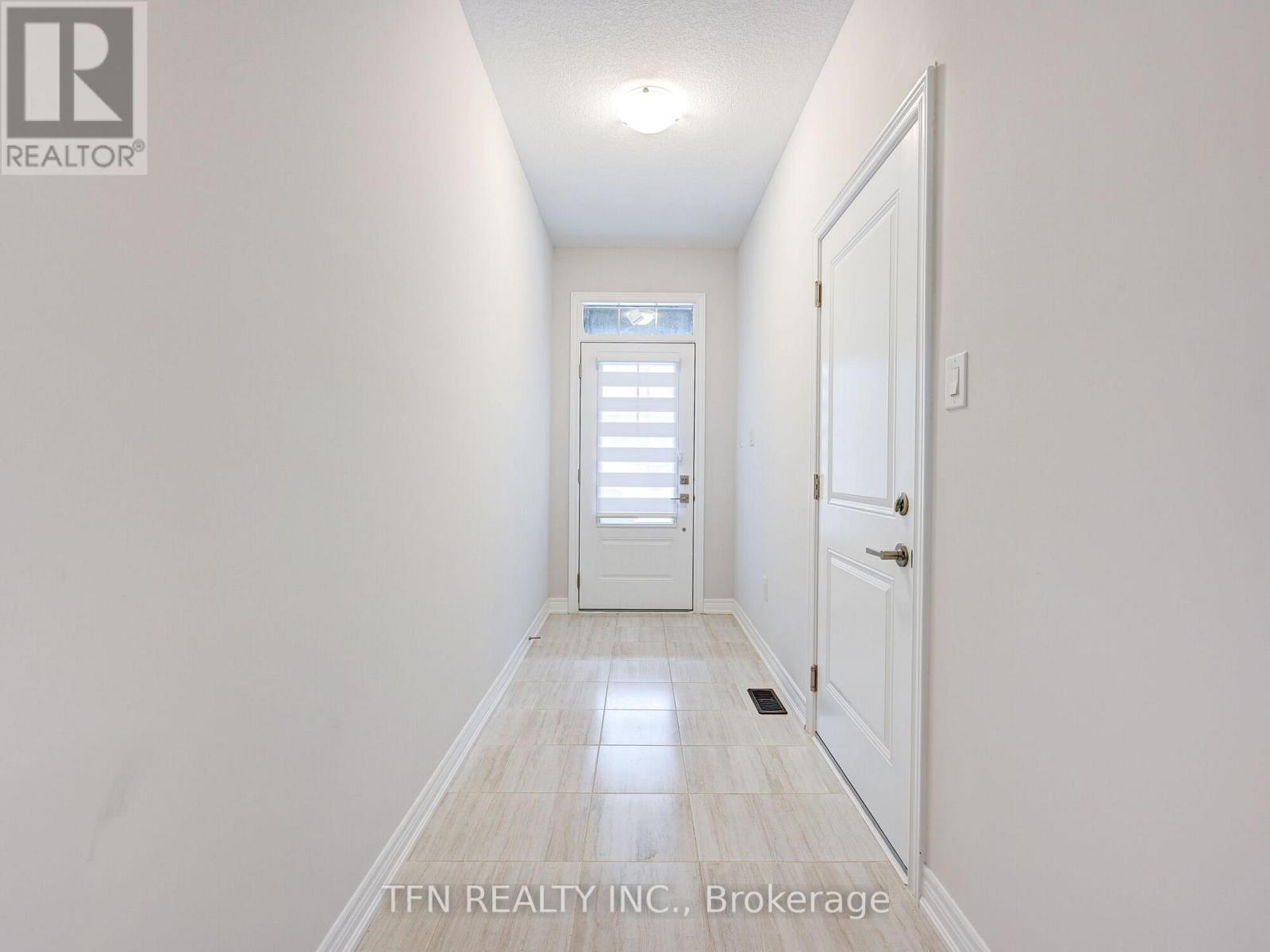 9 - 10 Birmingham Drive, Cambridge, Ontario  N1R 0C6 - Photo 3 - X12523474