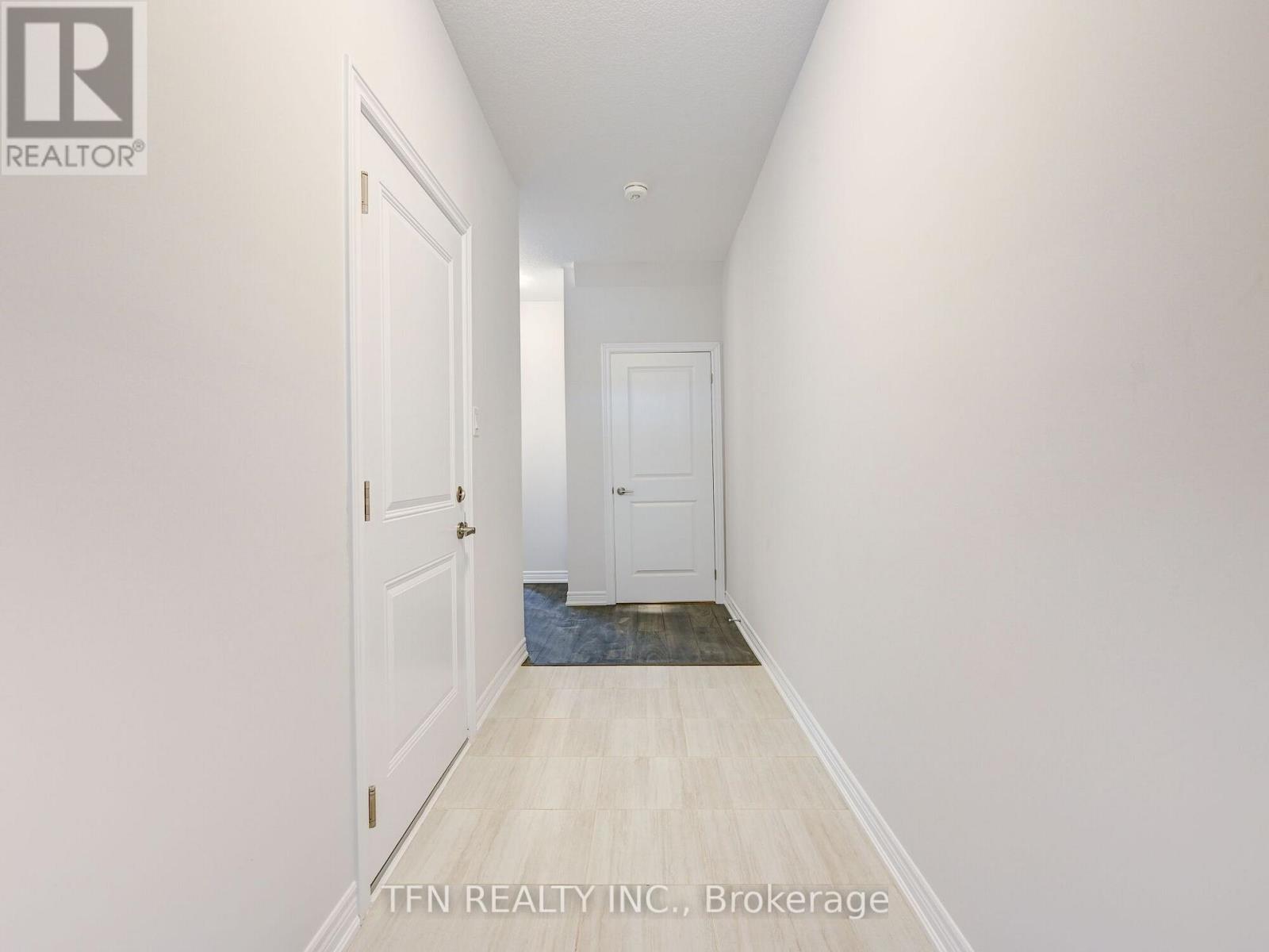 9 - 10 Birmingham Drive, Cambridge, Ontario  N1R 0C6 - Photo 4 - X12523474