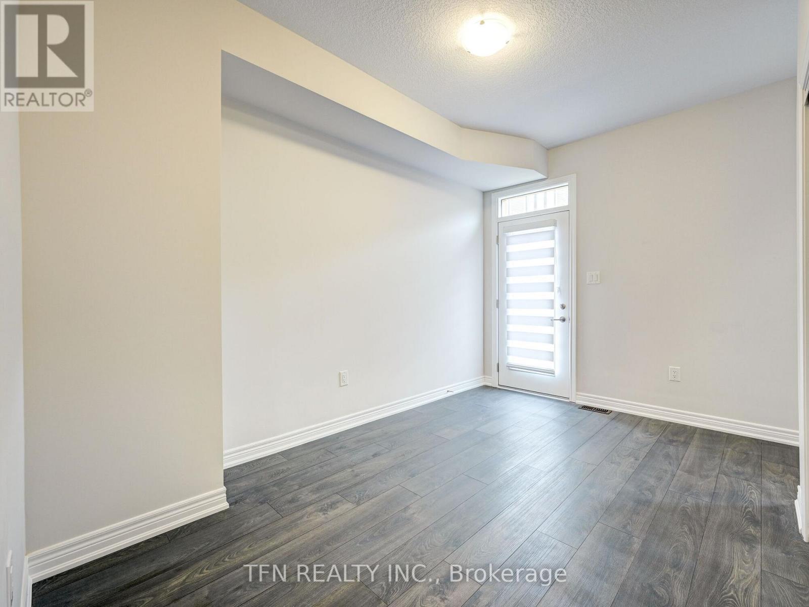 9 - 10 Birmingham Drive, Cambridge, Ontario  N1R 0C6 - Photo 5 - X12523474