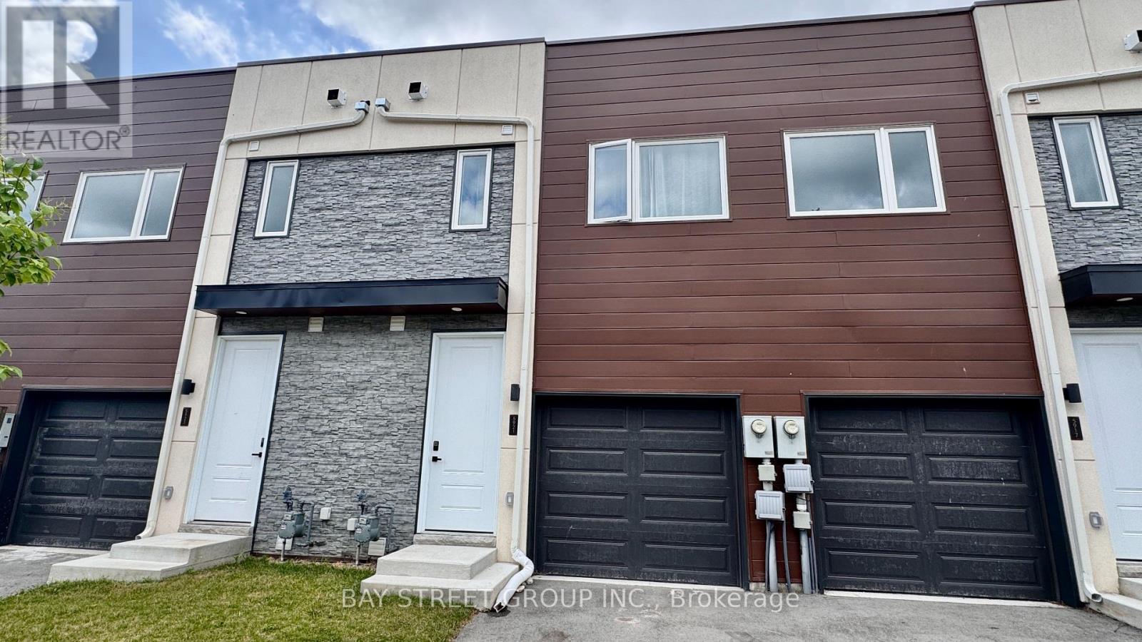 5921 Bentley Common, Niagara Falls, Ontario  L2G 3T6 - Photo 2 - X12523568