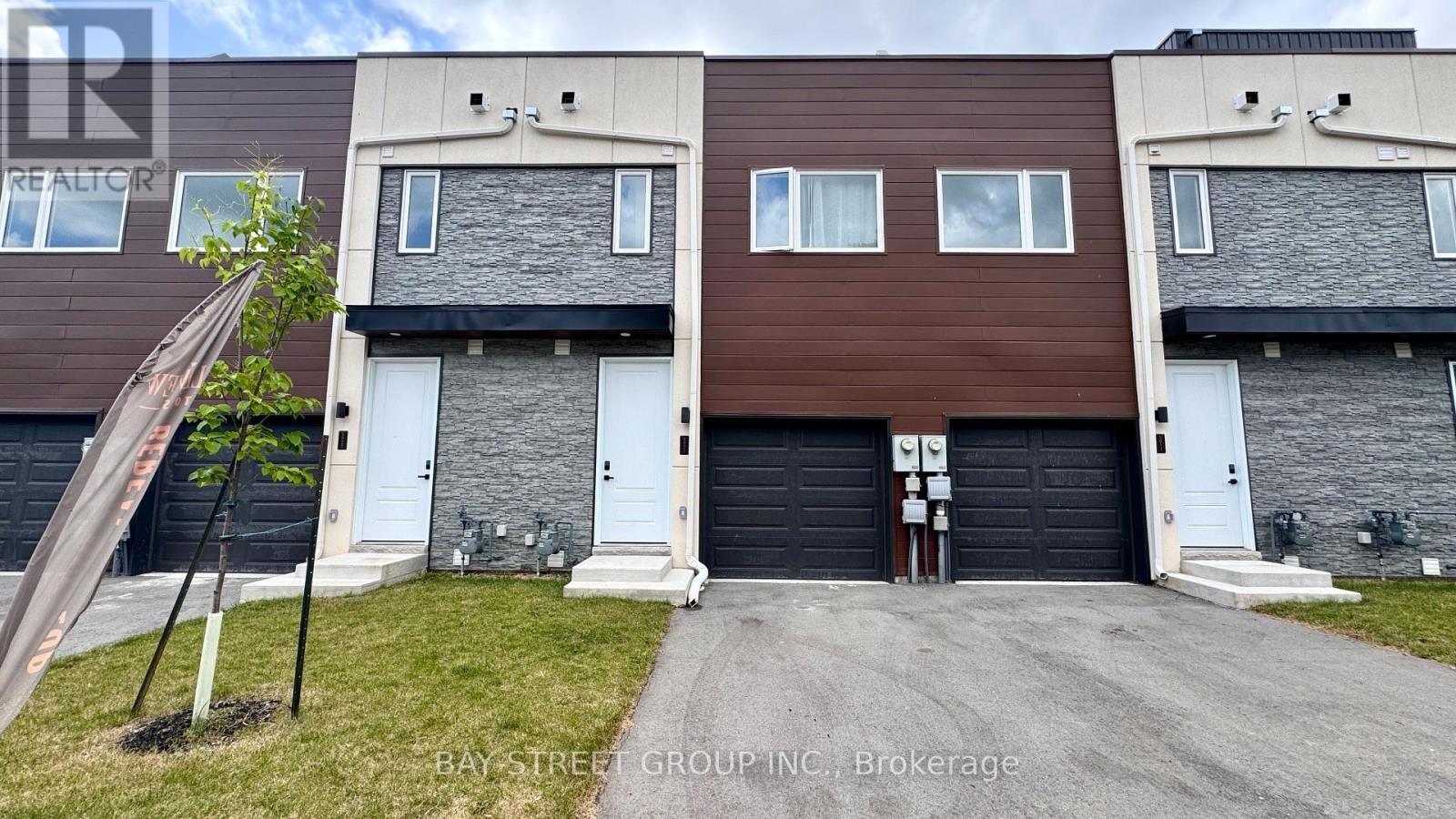 5921 Bentley Common, Niagara Falls, Ontario  L2G 3T6 - Photo 3 - X12523568