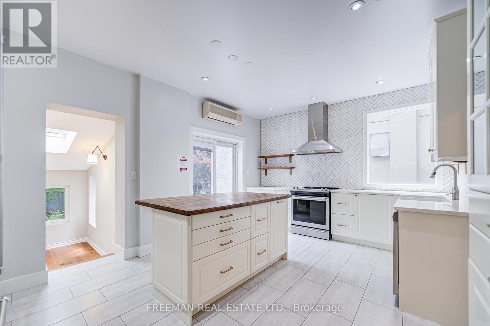 555 Markham Street, Toronto (Palmerston-Little Italy), Ontario  M6G 2L6 - Photo 12 - C12523604