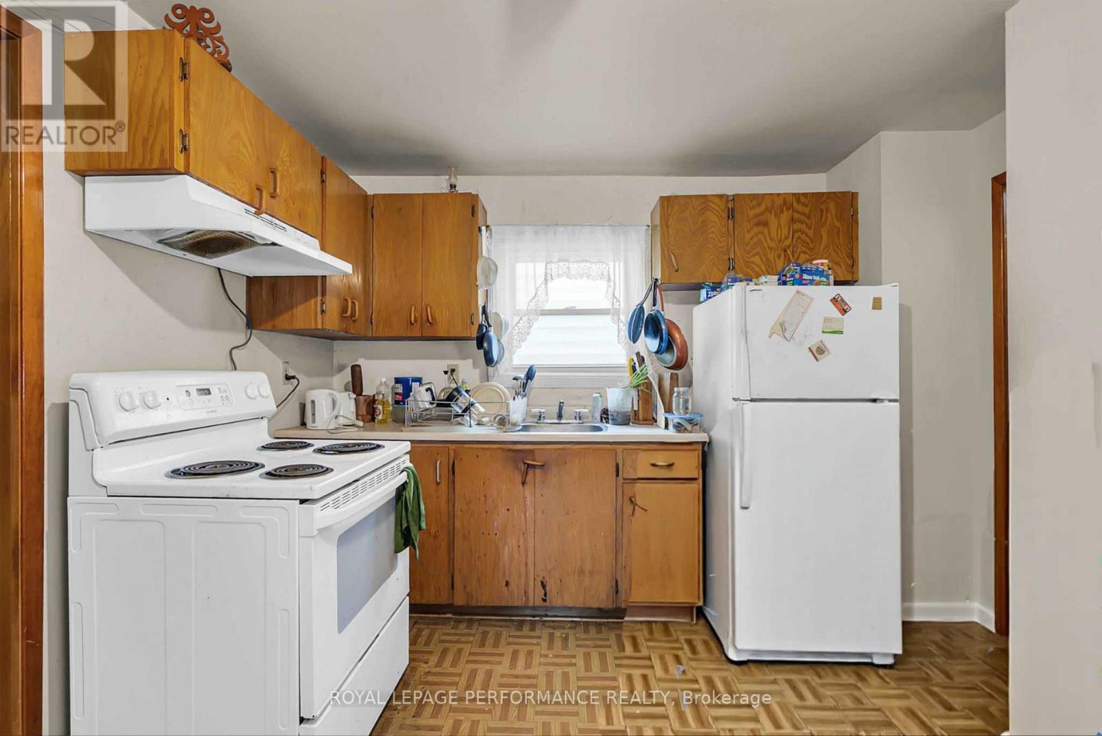 320 St Felix Street, Cornwall, Ontario K6H 5A6 - Photo 6 - X12523806