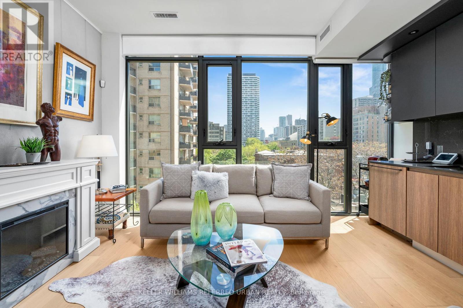 402 - 81 Wellesley Street E, Toronto, Ontario  M4Y 0C5 - Photo 2 - C12398522