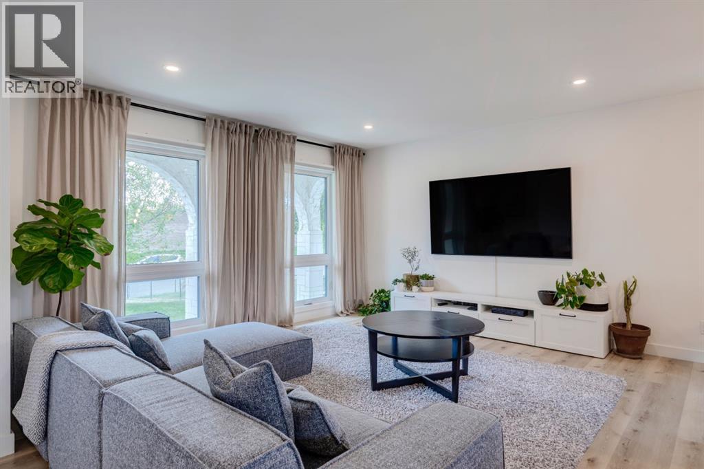 1240 Mapleglade Crescent Se, Calgary, Alberta  T2J 2H3 - Photo 7 - A2261189