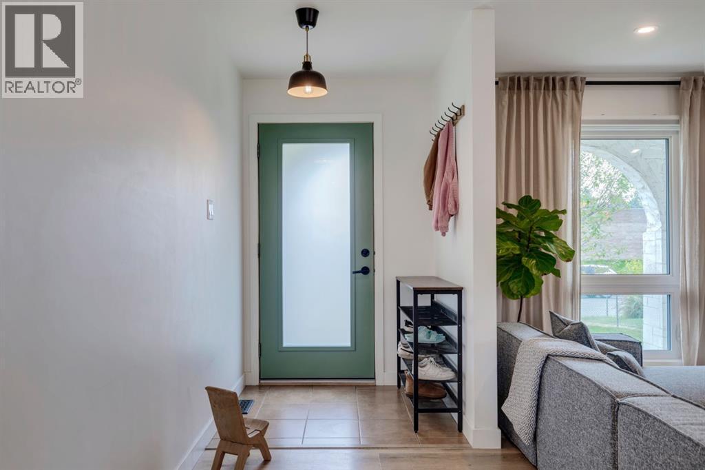 1240 Mapleglade Crescent Se, Calgary, Alberta  T2J 2H3 - Photo 6 - A2261189