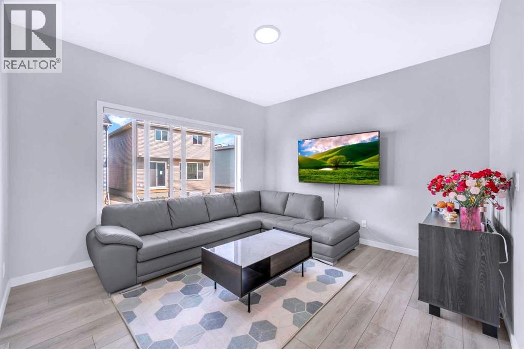 154 Silver Spruce Grove Sw, Calgary, Alberta  T2X 5M2 - Photo 8 - A2268154