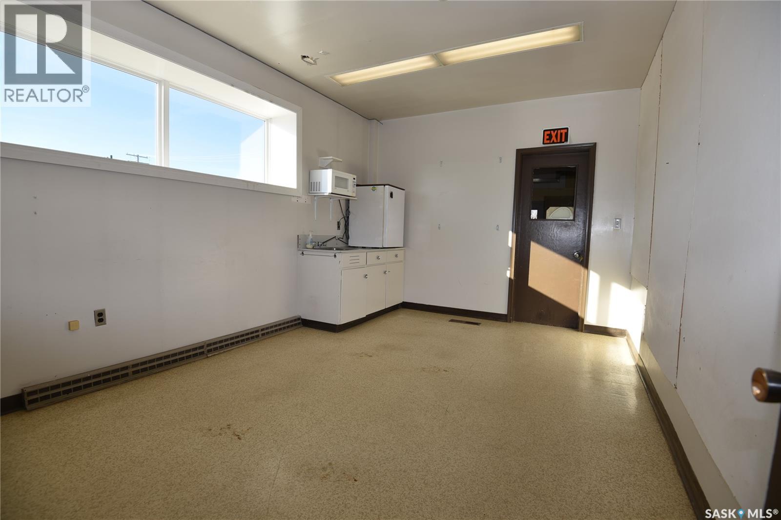 301 1st Avenue E, Nipawin, Saskatchewan  S0E 1E0 - Photo 14 - SK023684