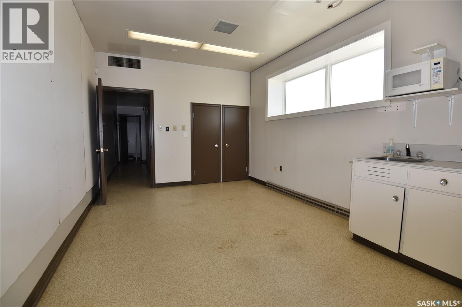 301 1st Avenue E, Nipawin, Saskatchewan  S0E 1E0 - Photo 15 - SK023684