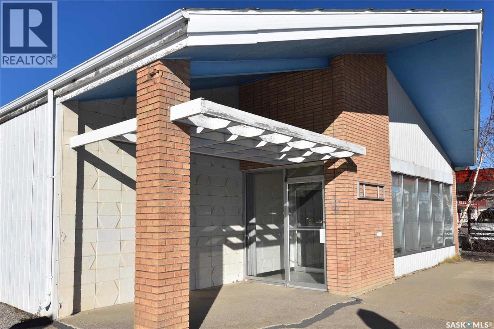 301 1st Avenue E, Nipawin, Saskatchewan  S0E 1E0 - Photo 2 - SK023684