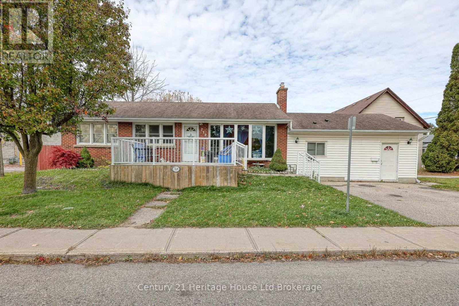 719 Peel Street, Woodstock, Ontario  N4S 1L5 - Photo 4 - X12523086