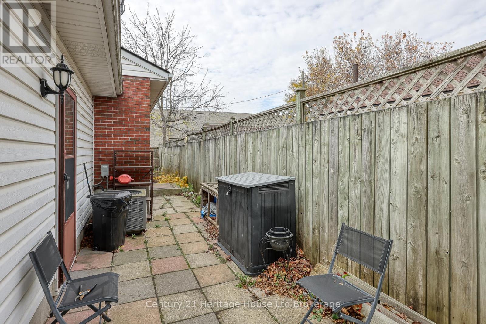 719 Peel Street, Woodstock, Ontario N4S 1L5 - Photo 33 - X12523092