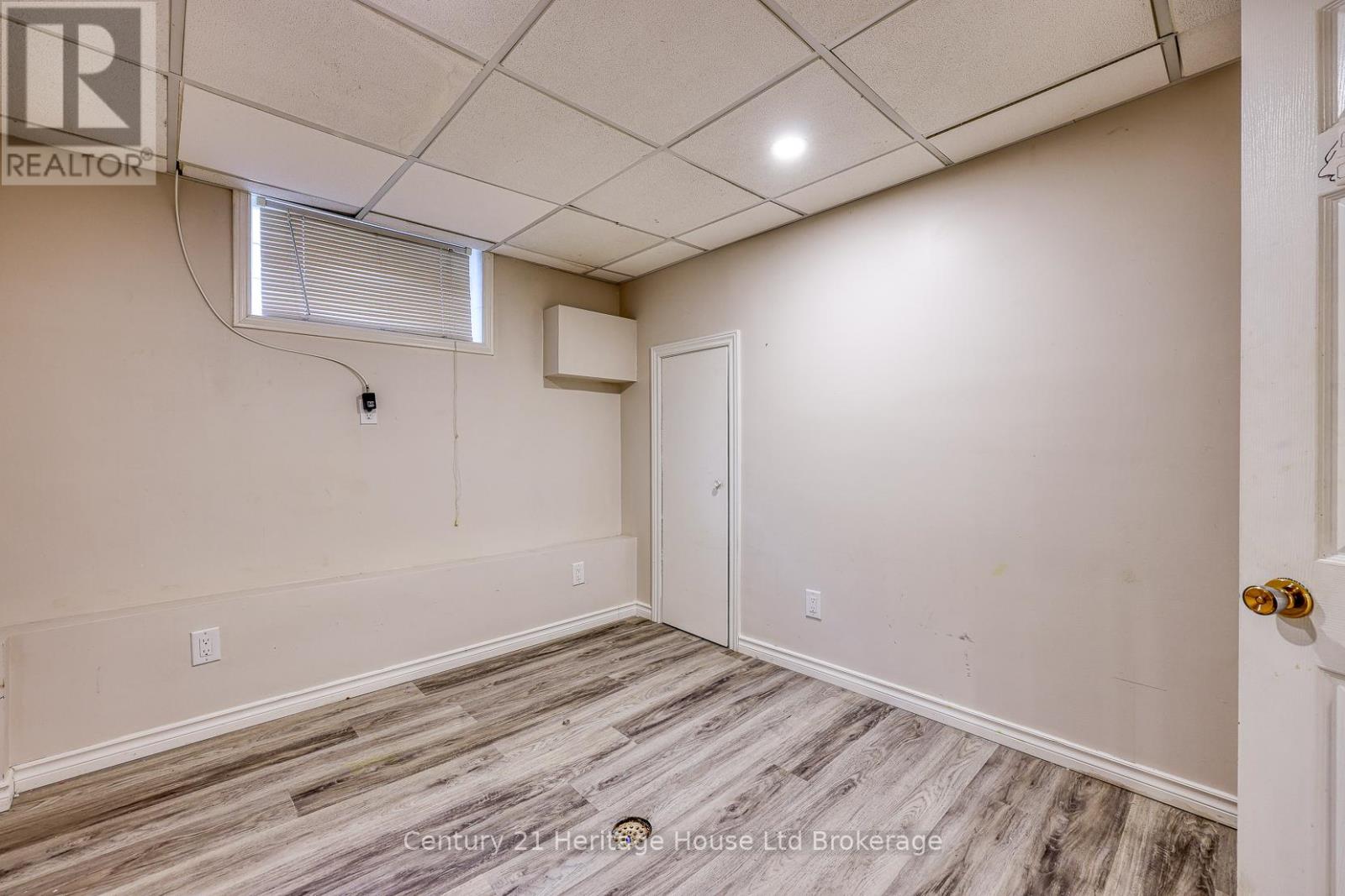 719 Peel Street, Woodstock, Ontario N4S 1L5 - Photo 32 - X12523092