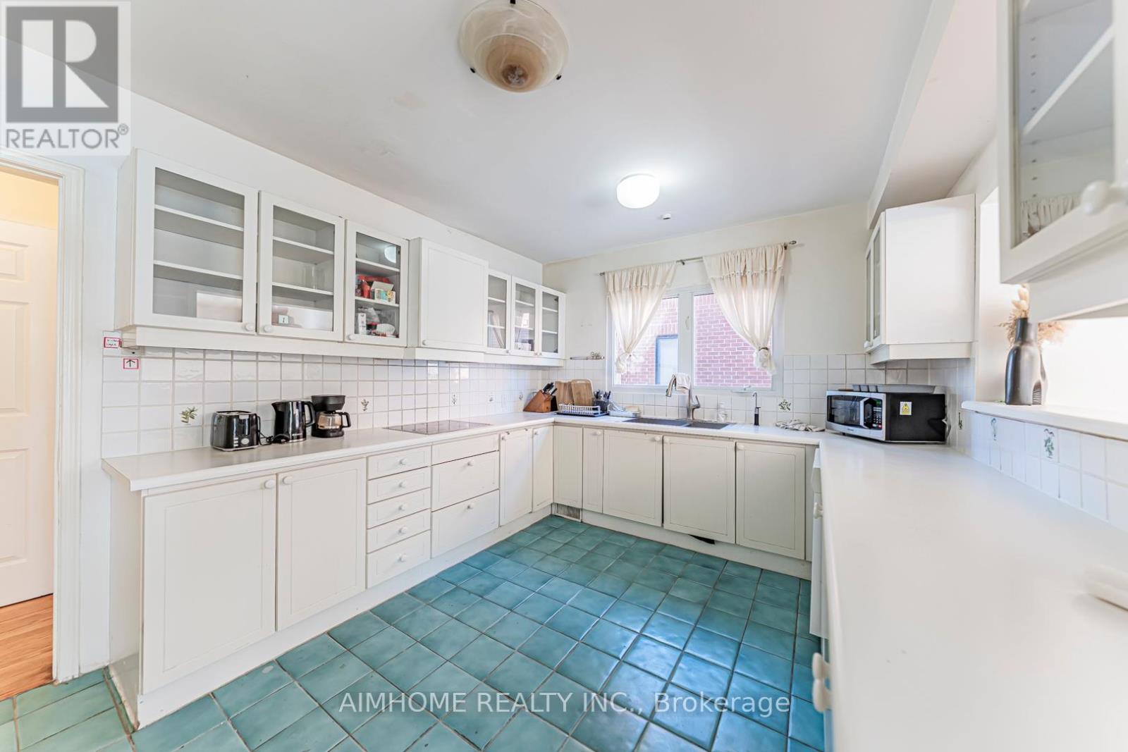 455 North Lake Road, Richmond Hill, Ontario  L4E 3A6 - Photo 10 - N12523640