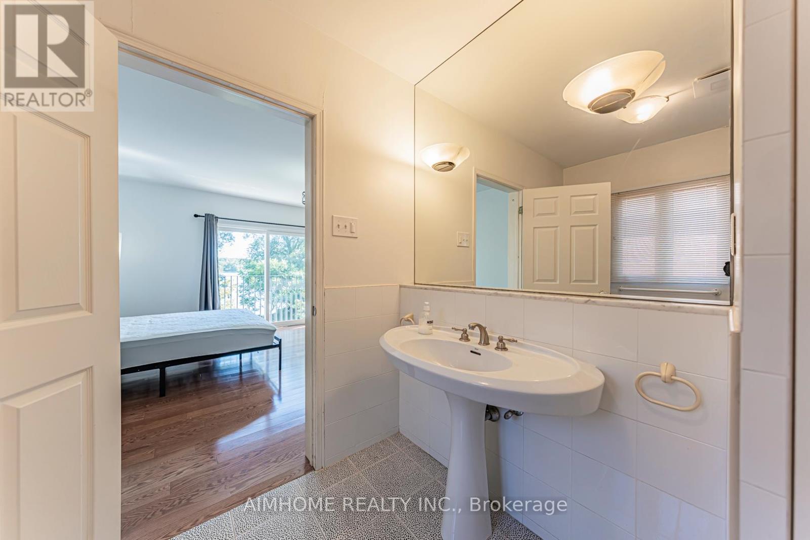 455 North Lake Road, Richmond Hill, Ontario  L4E 3A6 - Photo 13 - N12523640