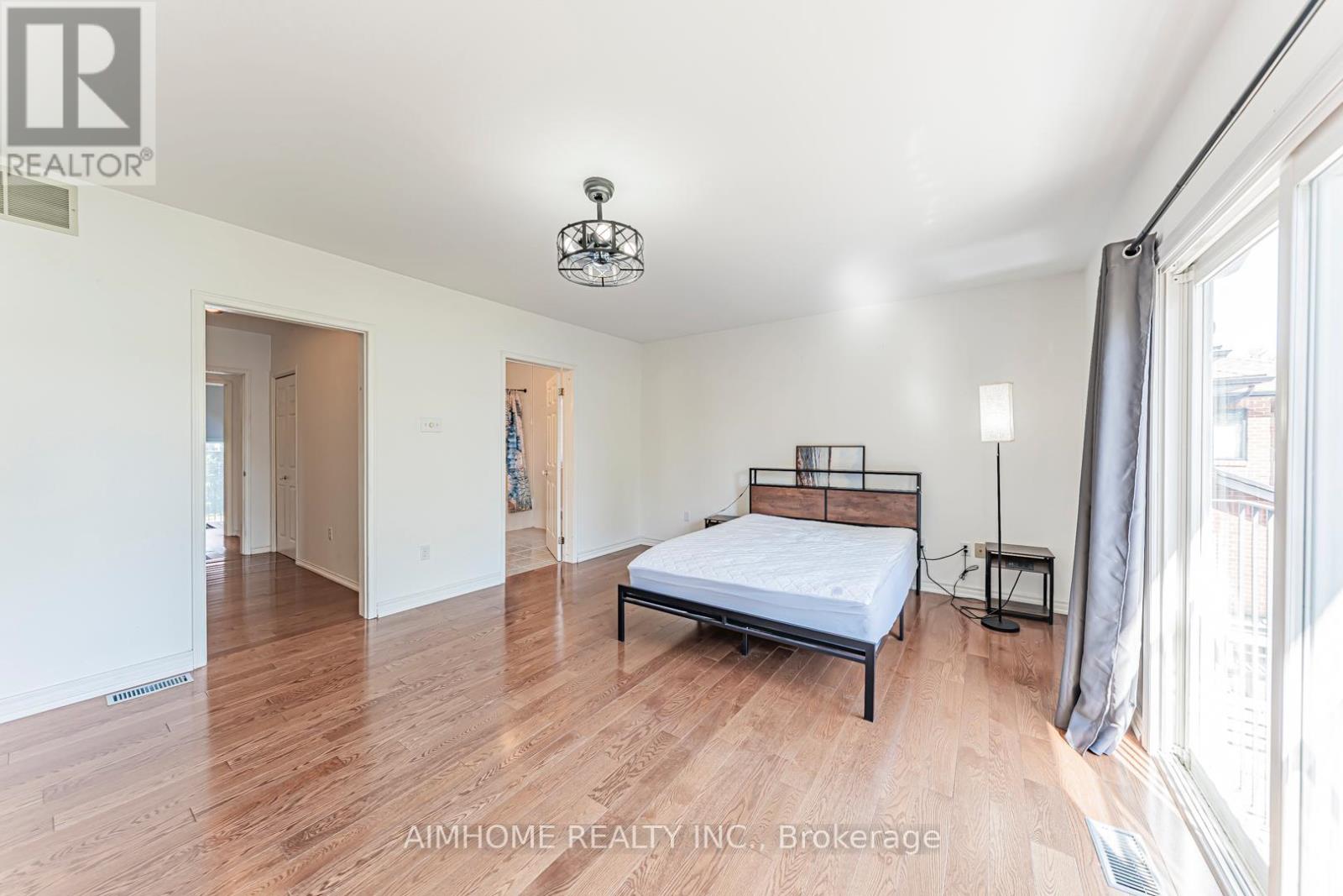 455 North Lake Road, Richmond Hill, Ontario  L4E 3A6 - Photo 14 - N12523640