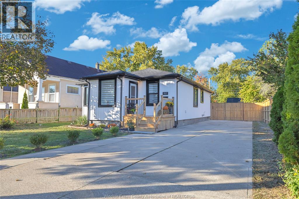 937 Lauzon Road, Windsor, Ontario N8S 3M4 - Photo 4 - 25028377