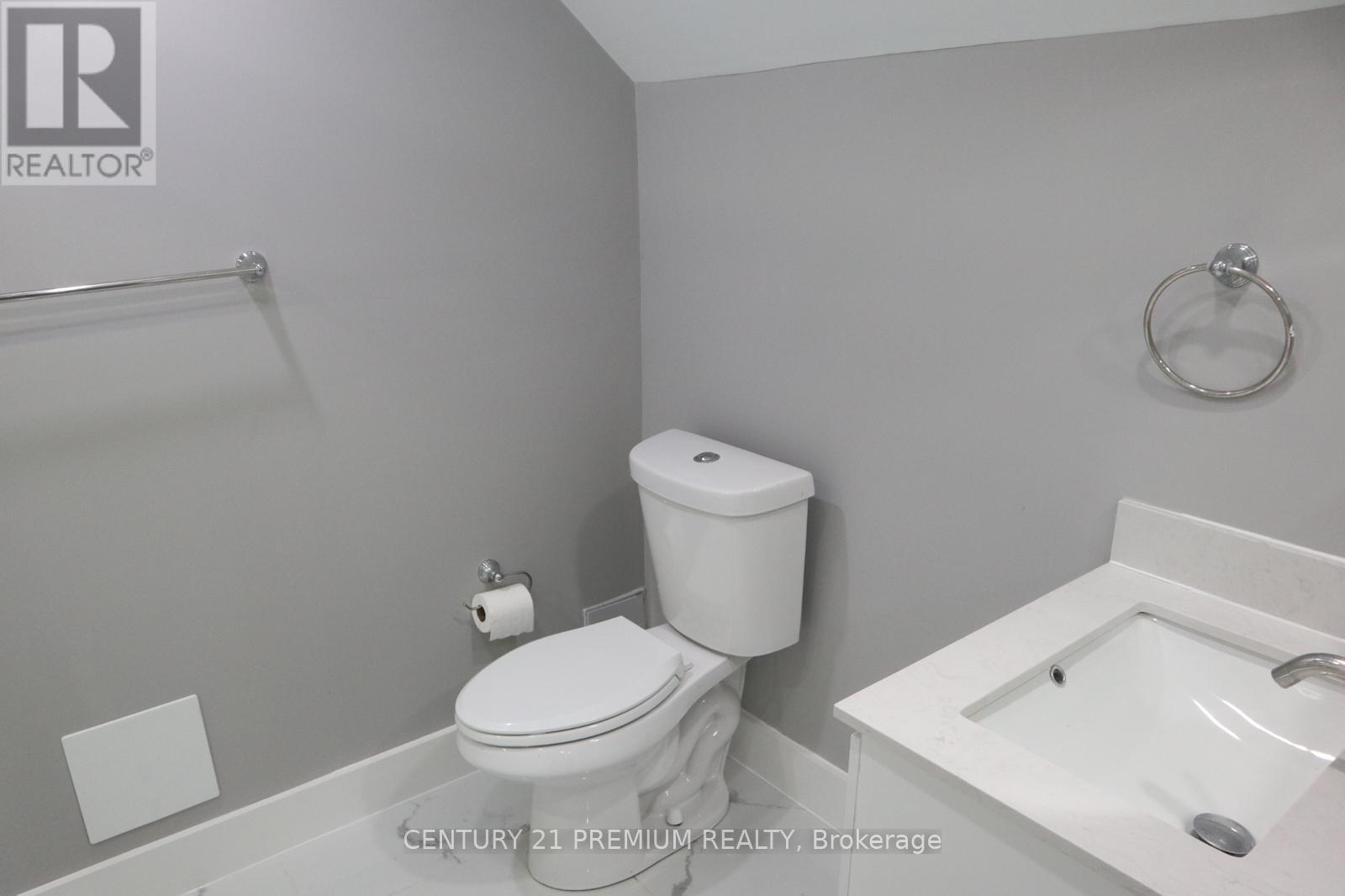 Lower - 25 Sewells Lane, Brampton, Ontario  L7A 2Z9 - Photo 3 - W12523646