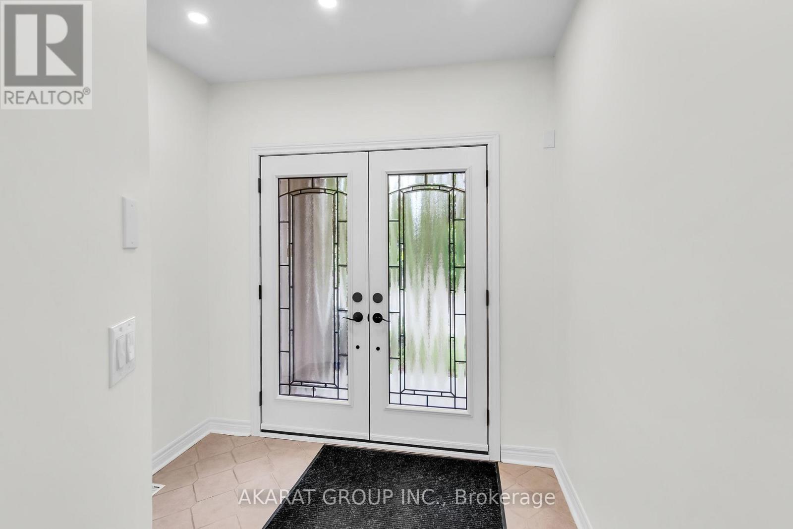 43 - 2250 Rockingham Drive, Oakville, Ontario  L6H 6J3 - Photo 3 - W12523696