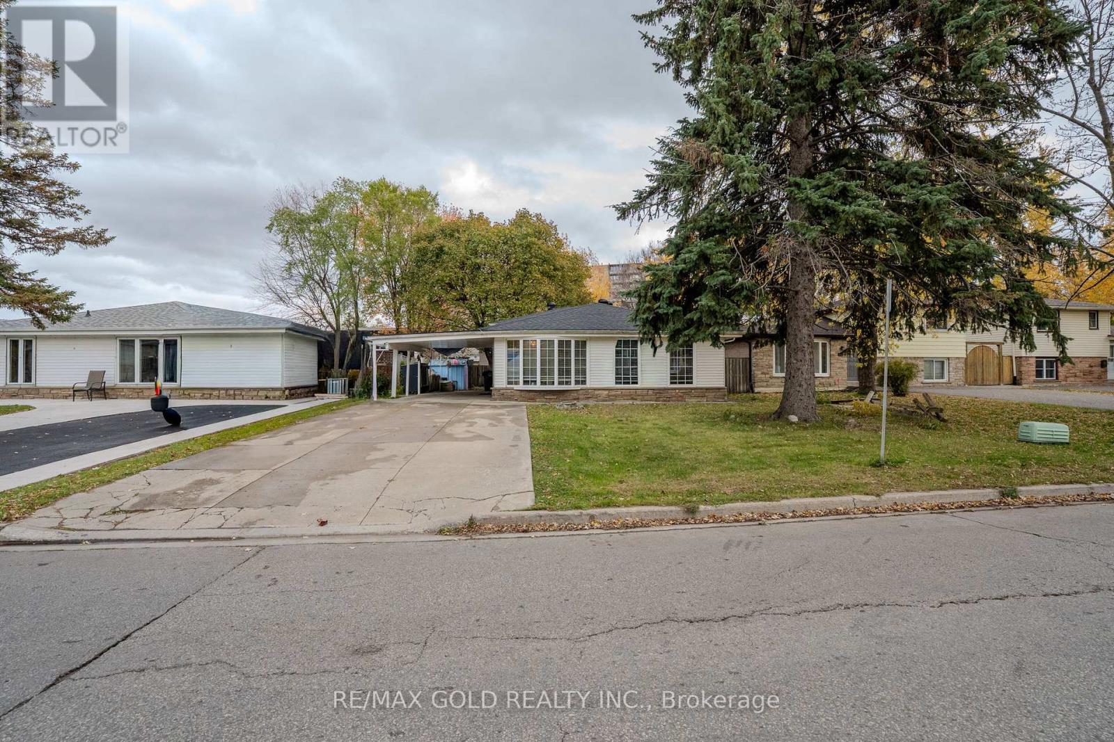 13 TULLAMORE ROAD S, Brampton, Ontario