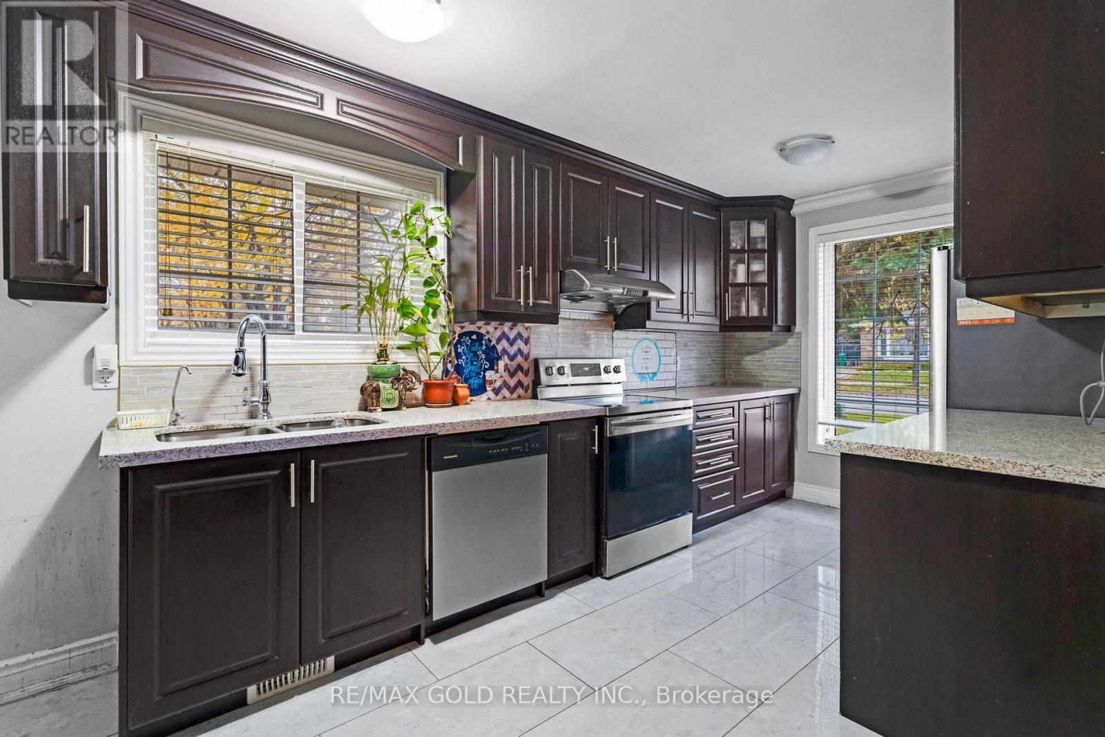 13 Tullamore Road S, Brampton, Ontario  L6W 1J7 - Photo 11 - W12523720