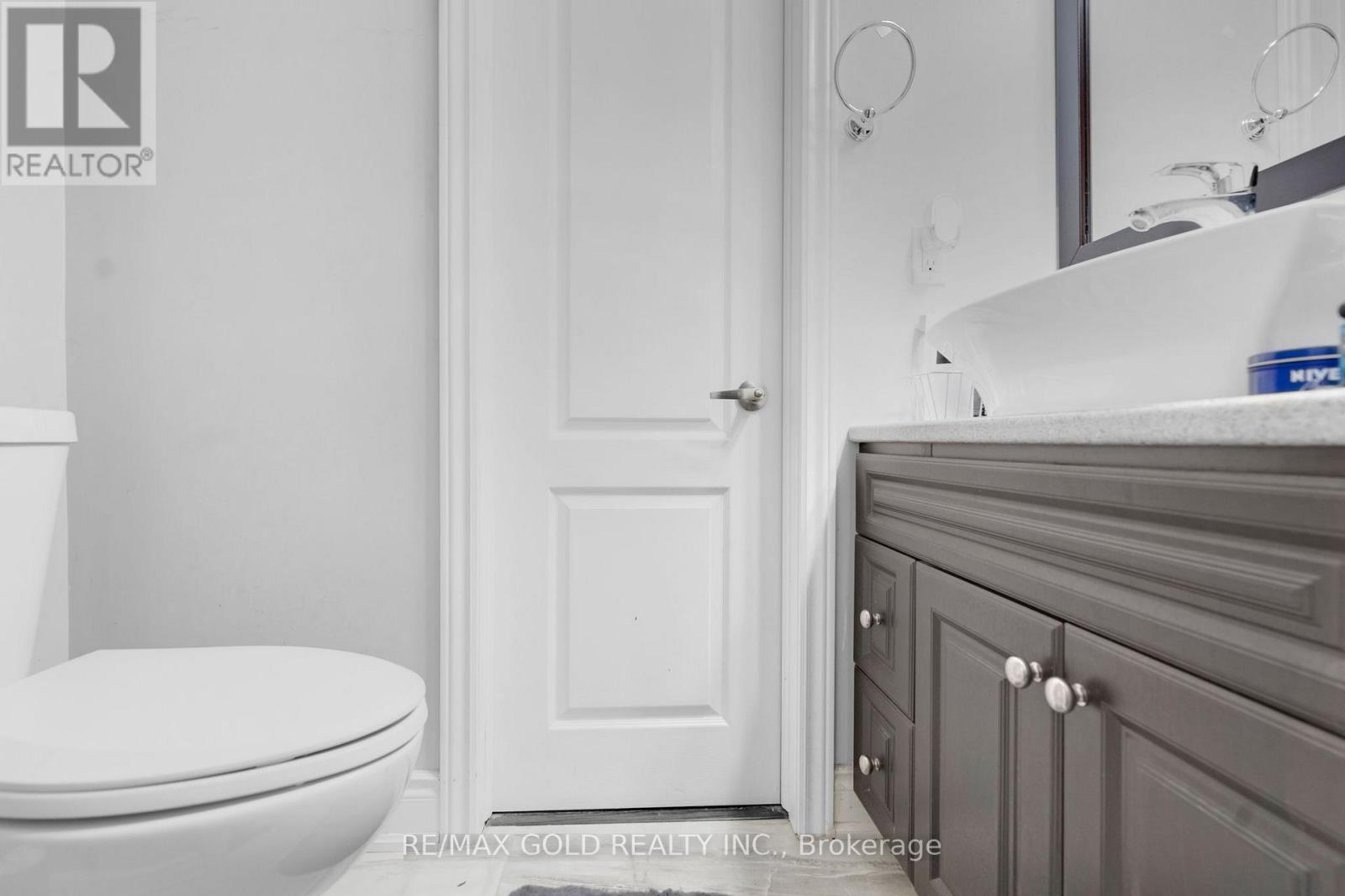 13 Tullamore Road S, Brampton, Ontario  L6W 1J7 - Photo 16 - W12523720