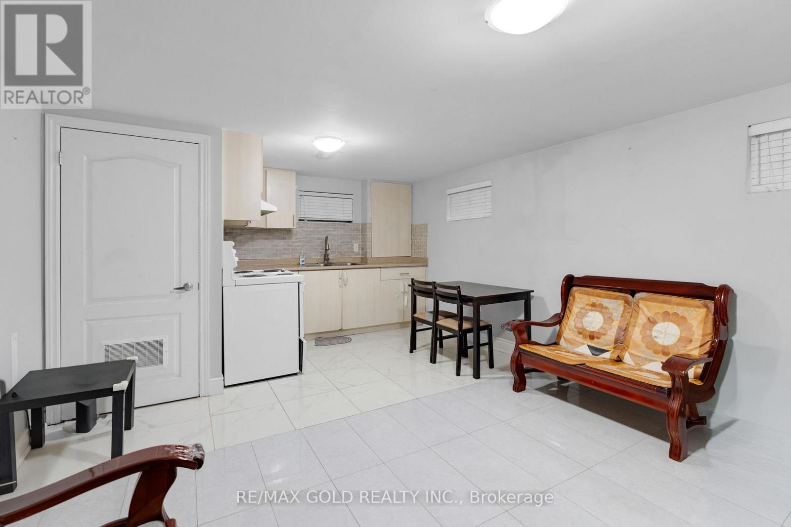 13 Tullamore Road S, Brampton, Ontario  L6W 1J7 - Photo 18 - W12523720