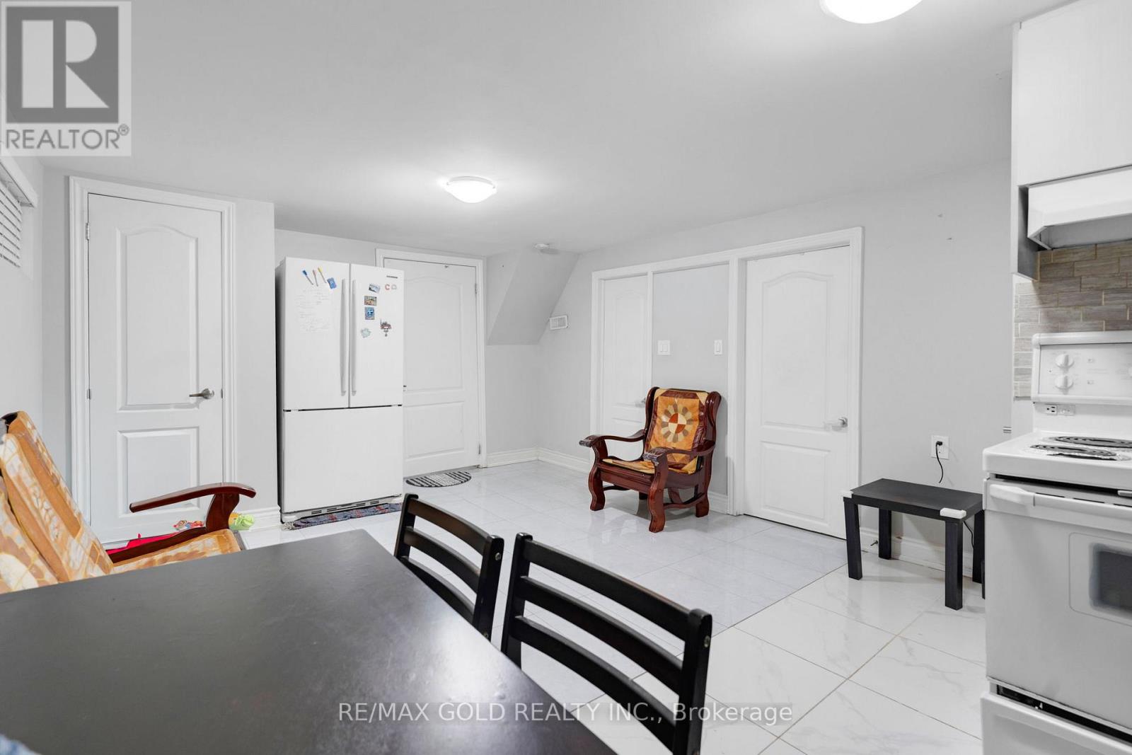 13 Tullamore Road S, Brampton, Ontario  L6W 1J7 - Photo 20 - W12523720