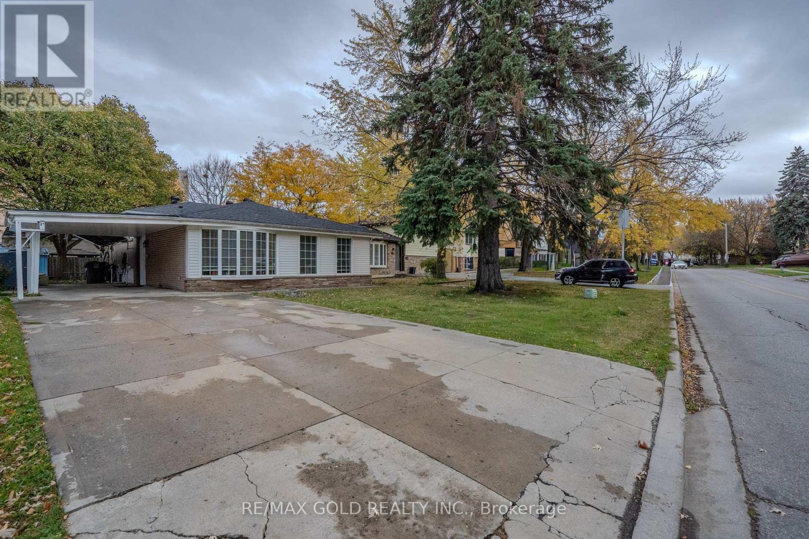 13 Tullamore Road S, Brampton, Ontario  L6W 1J7 - Photo 33 - W12523720