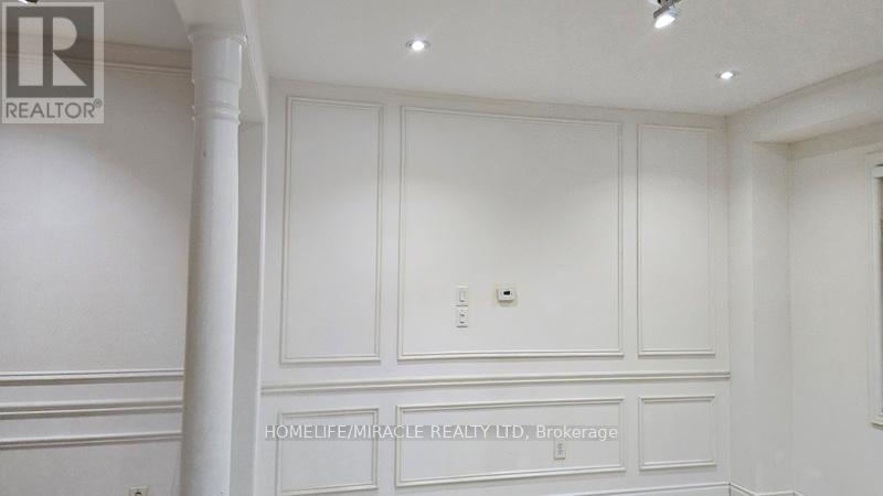 13 Purebrook Crescent, Brampton, Ontario  L6P 2L5 - Photo 7 - W12523722