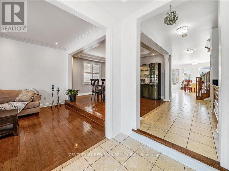 31 Eiffel Boulevard, Brampton, Ontario  L6P 1V9 - Photo 4 - W12523724