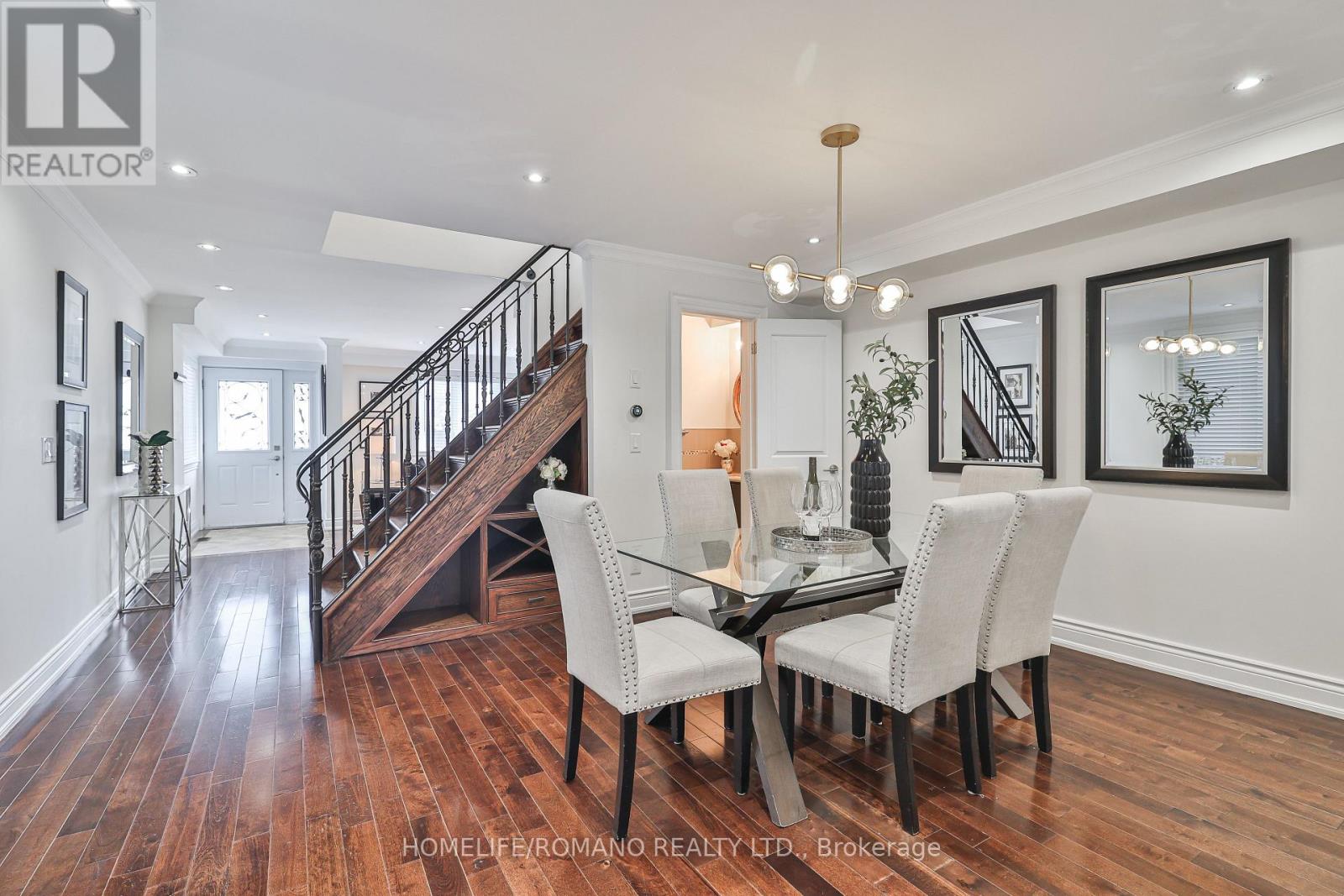 20 Harlton Crescent, Toronto, Ontario  M6M 1L1 - Photo 10 - W12523730