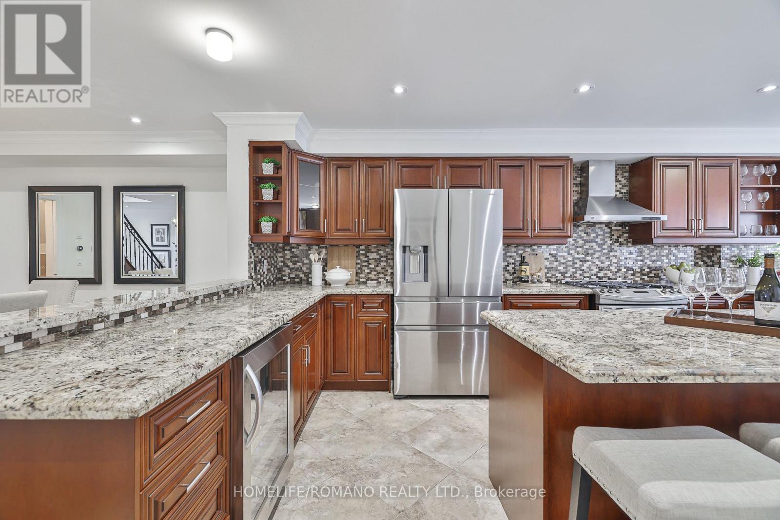 20 Harlton Crescent, Toronto, Ontario  M6M 1L1 - Photo 12 - W12523730