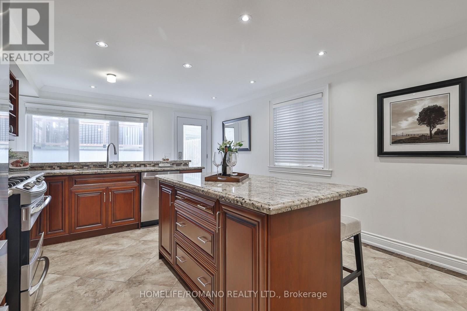 20 Harlton Crescent, Toronto, Ontario  M6M 1L1 - Photo 16 - W12523730