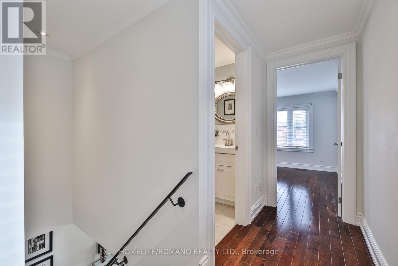 20 Harlton Crescent, Toronto, Ontario  M6M 1L1 - Photo 25 - W12523730