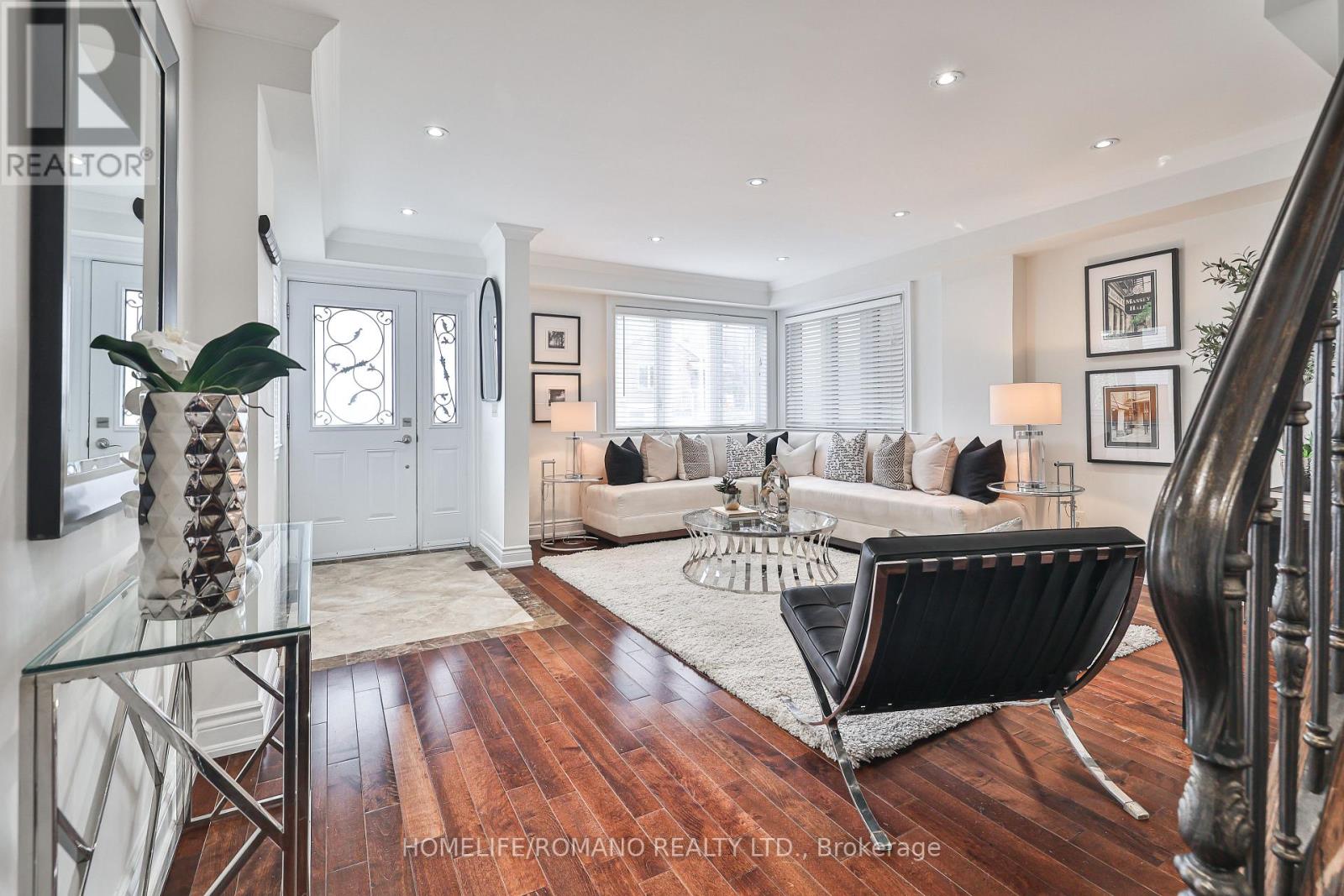 20 Harlton Crescent, Toronto, Ontario  M6M 1L1 - Photo 3 - W12523730