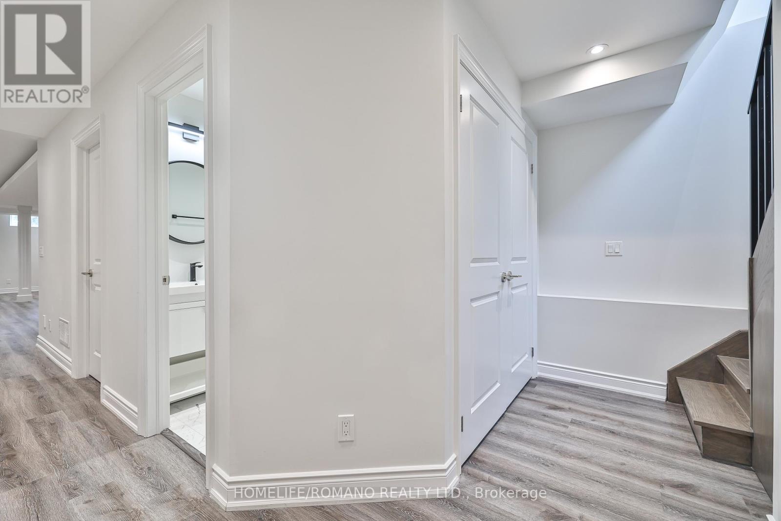 20 Harlton Crescent, Toronto, Ontario  M6M 1L1 - Photo 33 - W12523730