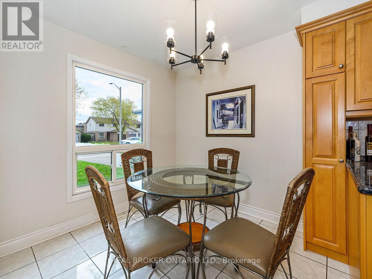 7223 Bendigo Circle, Mississauga, Ontario  L5N 1Z4 - Photo 6 - W12523780