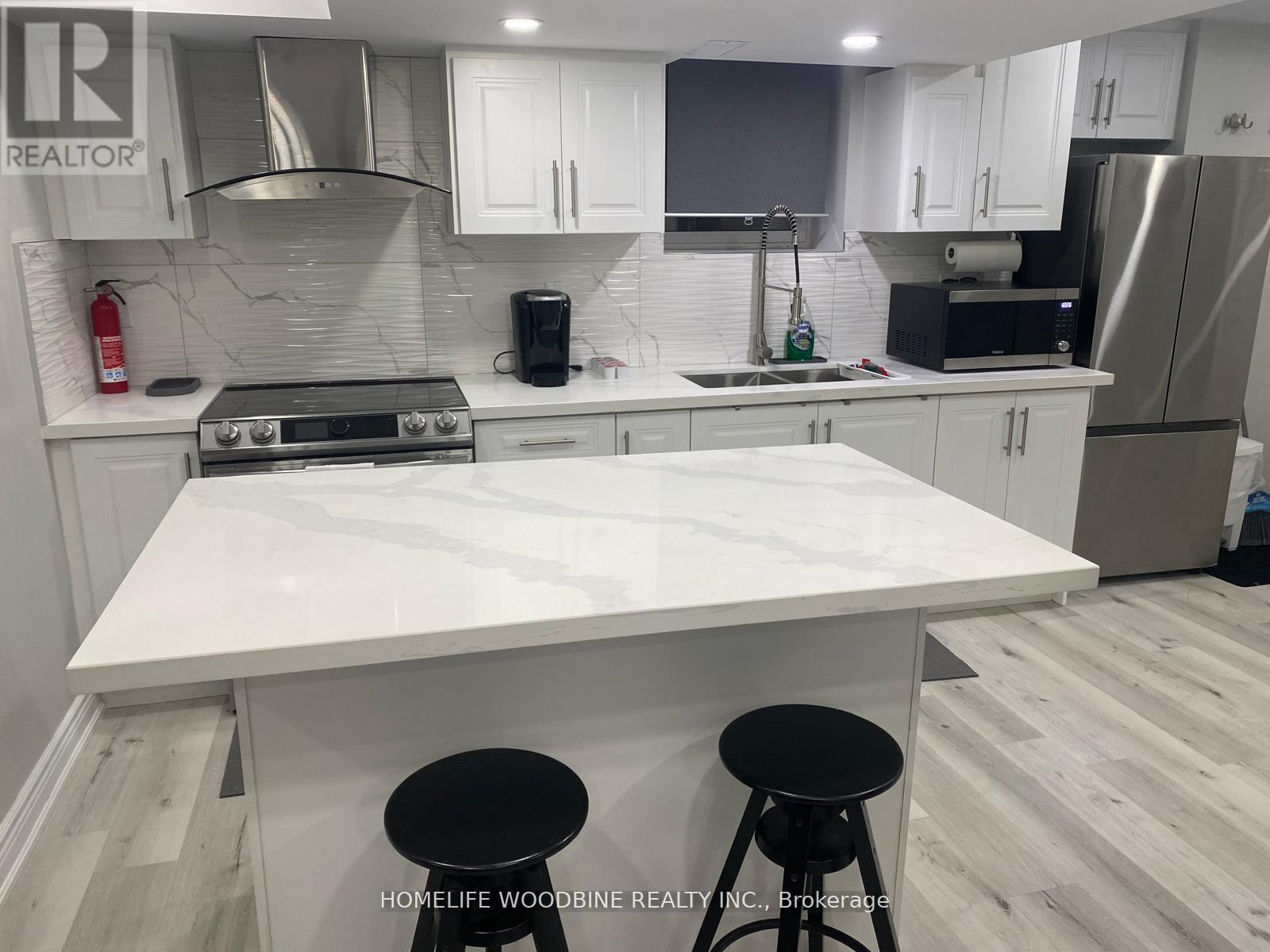 11 Darren Road, Brampton, Ontario  L6P 1Z6 - Photo 6 - W12523810