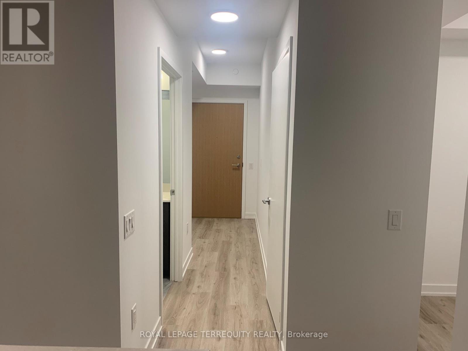 1101 - 395 Square One Drive, Mississauga, Ontario  L5B 0P6 - Photo 2 - W12523822