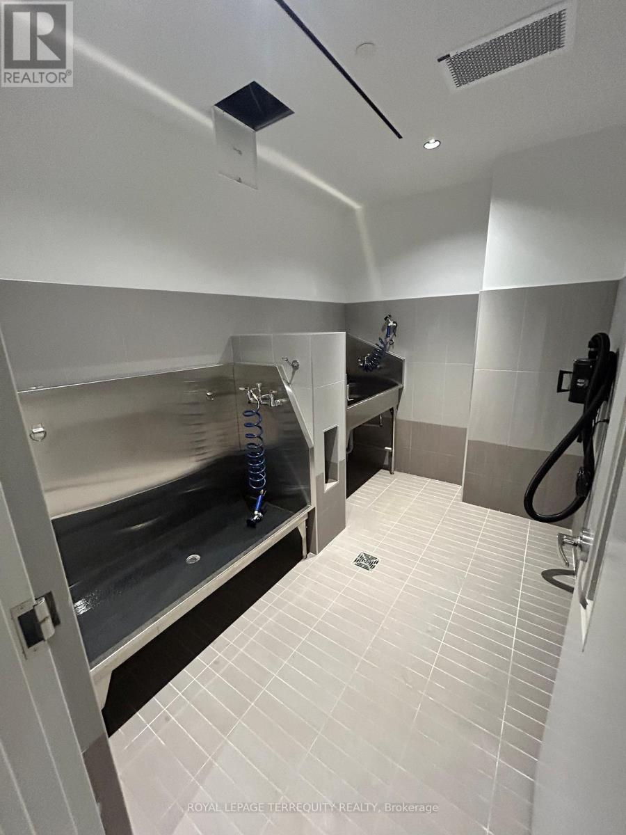 1101 - 395 Square One Drive, Mississauga, Ontario  L5B 0P6 - Photo 21 - W12523822