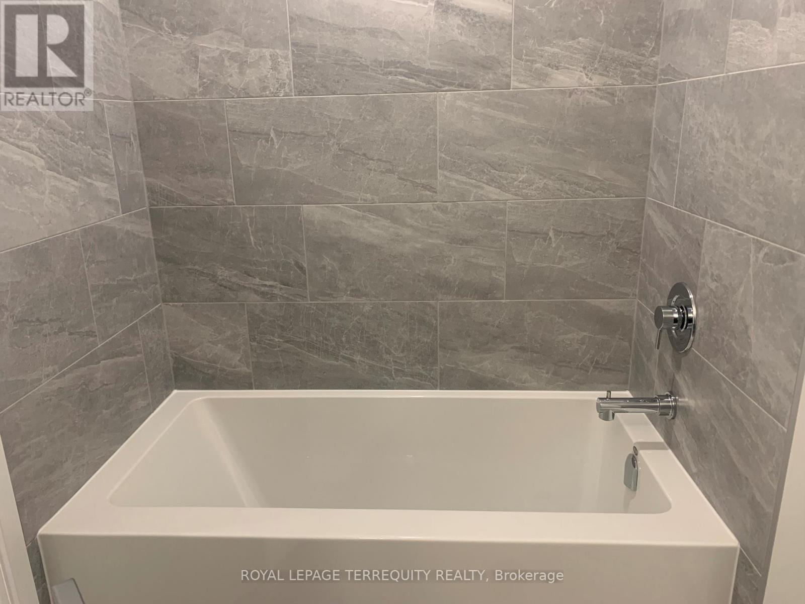 1101 - 395 Square One Drive, Mississauga, Ontario  L5B 0P6 - Photo 4 - W12523822