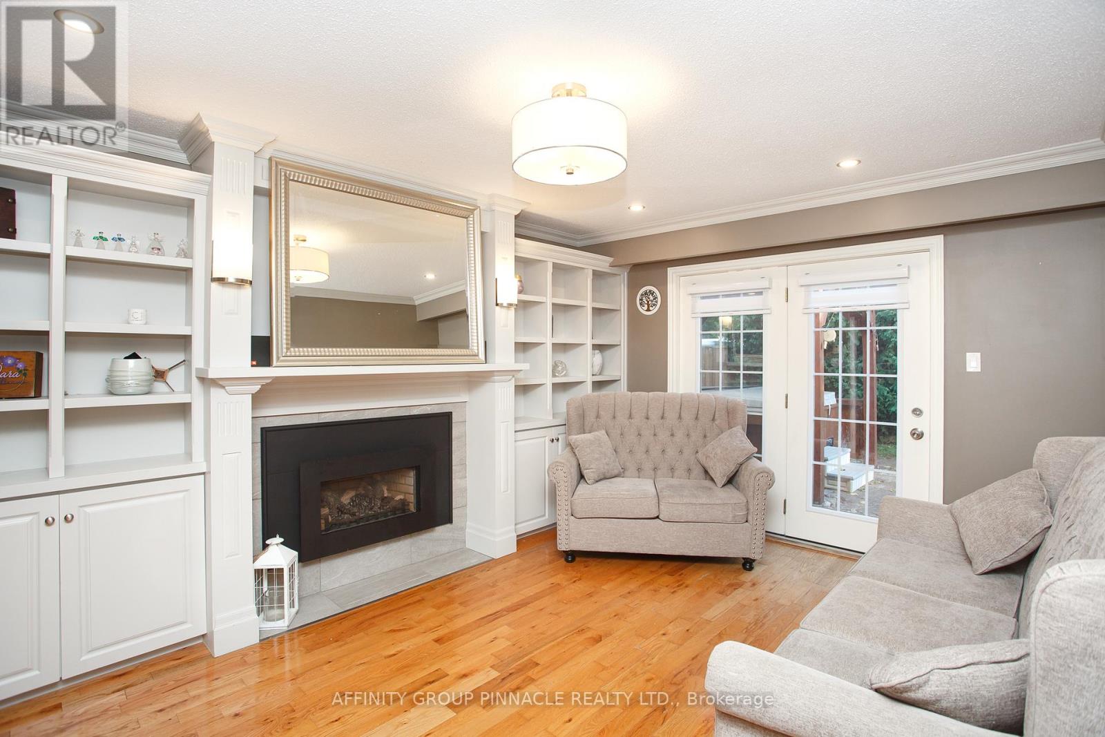 37 Parkway Avenue, Kawartha Lakes, Ontario K9V 5J7 - Photo 10 - X12523914