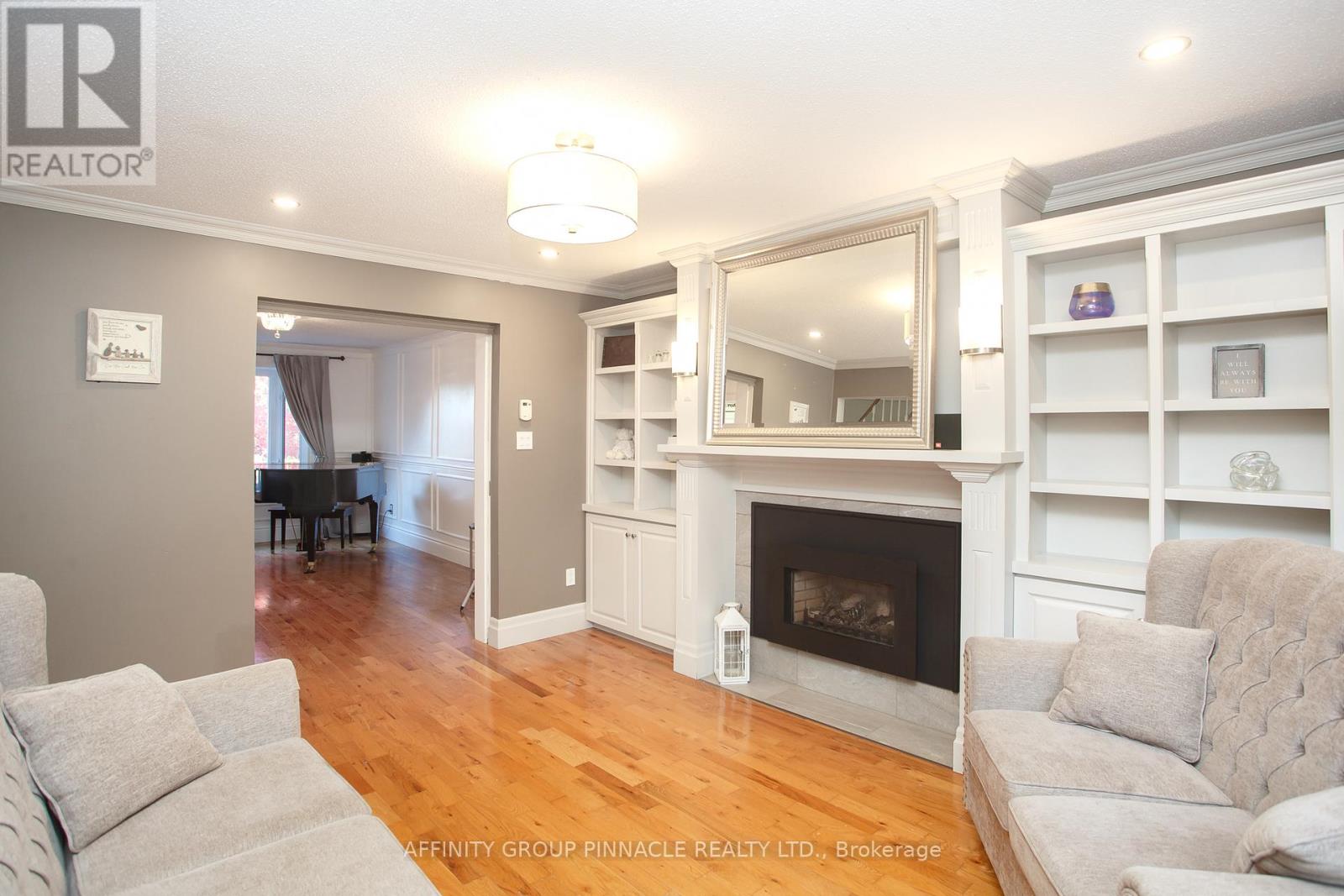 37 Parkway Avenue, Kawartha Lakes, Ontario K9V 5J7 - Photo 11 - X12523914