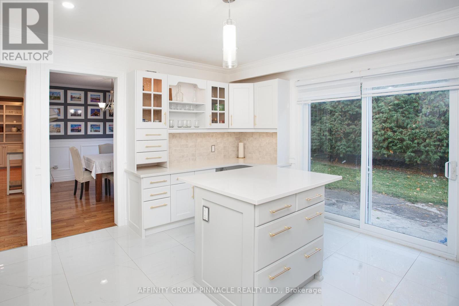 37 Parkway Avenue, Kawartha Lakes, Ontario K9V 5J7 - Photo 16 - X12523914