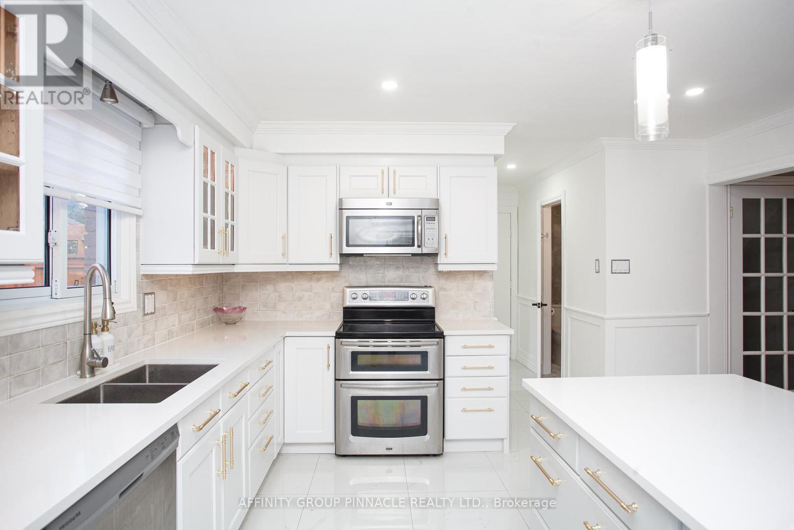 37 Parkway Avenue, Kawartha Lakes, Ontario K9V 5J7 - Photo 17 - X12523914