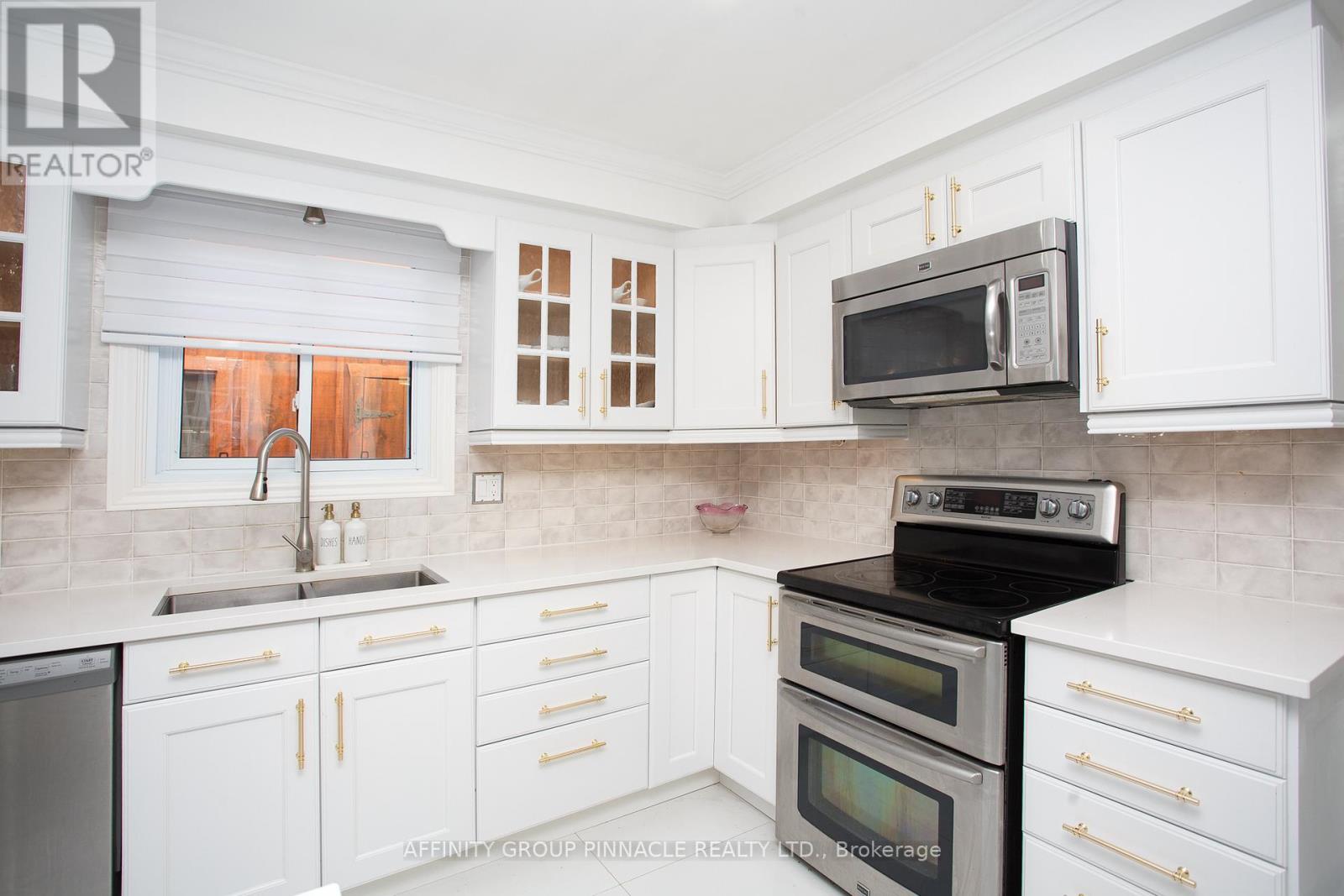 37 Parkway Avenue, Kawartha Lakes, Ontario K9V 5J7 - Photo 18 - X12523914