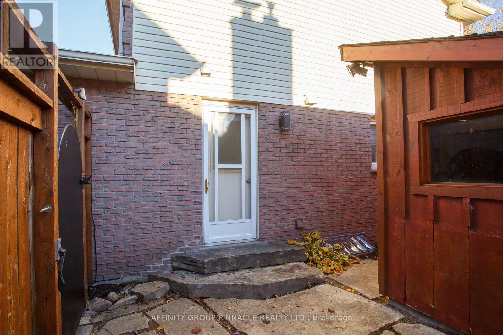 37 Parkway Avenue, Kawartha Lakes, Ontario K9V 5J7 - Photo 42 - X12523914