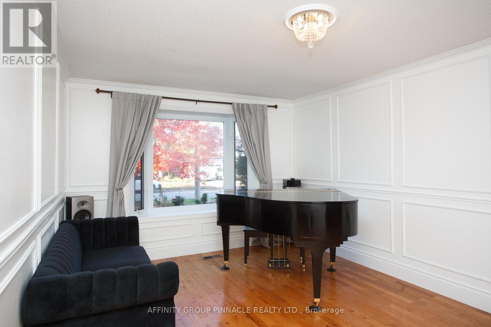 37 Parkway Avenue, Kawartha Lakes, Ontario K9V 5J7 - Photo 8 - X12523914