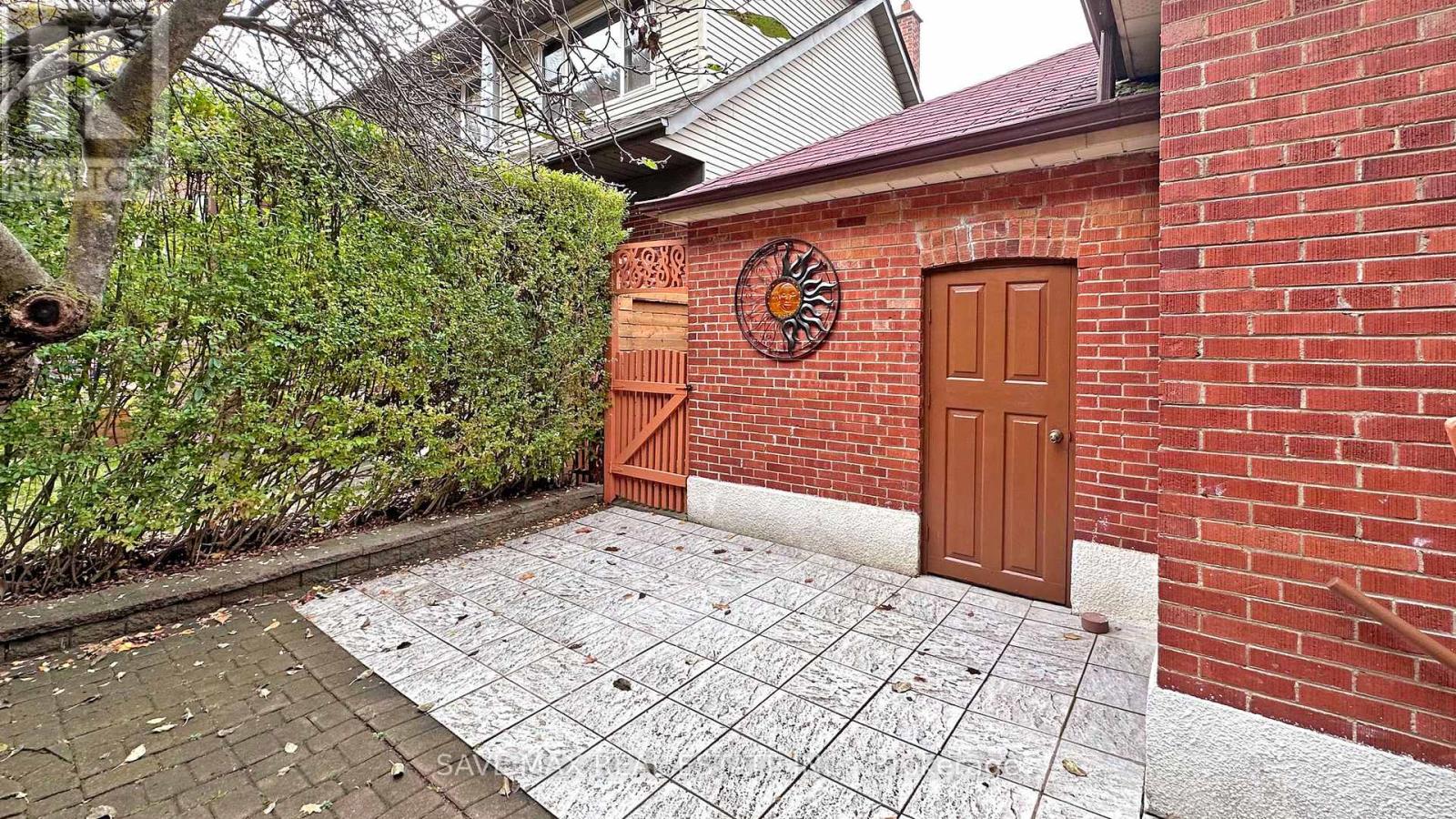 196 South Kingsway, Toronto (High Park-Swansea), Ontario  M6S 3T7 - Photo 10 - W12466568